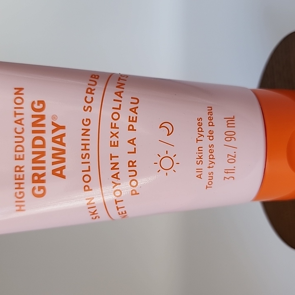 Higher Education Grinding Away Skin Polishing Scrub - Picture 3 of 8